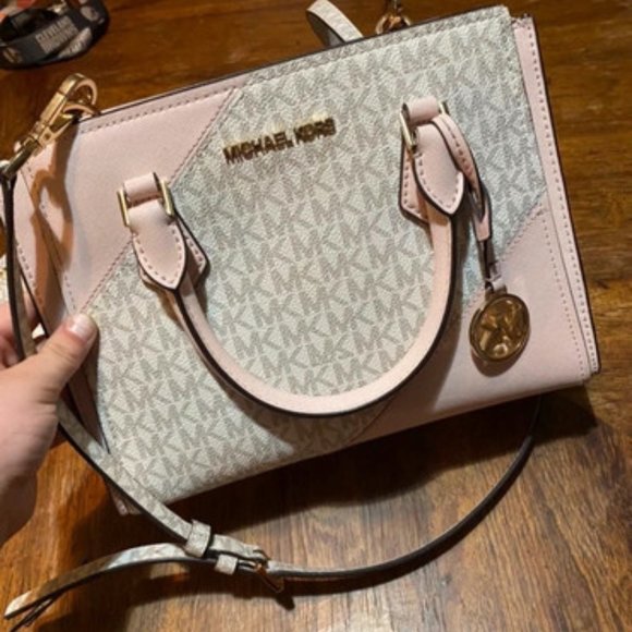 MICHAEL KORS Handbags - michael kors cross body